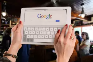 Google Kdo Mi Volal